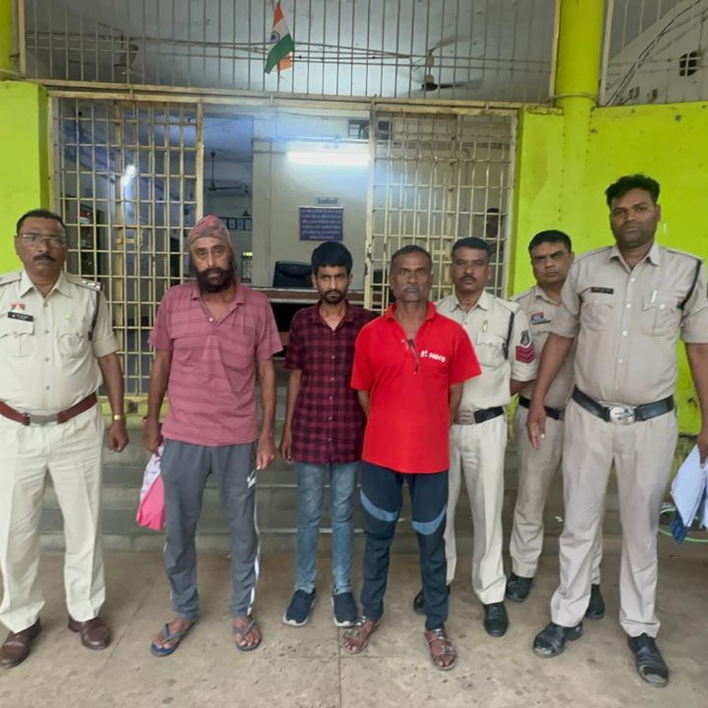 साइबर धोखाधड़ी में 7 आरोपियों को 3-3 साल की जेल:महासमुंद कोर्ट का फैसला, म्यूल बैंक खातों से करोड़ों की हेराफेरी साबित,एक आरोपी बरी
