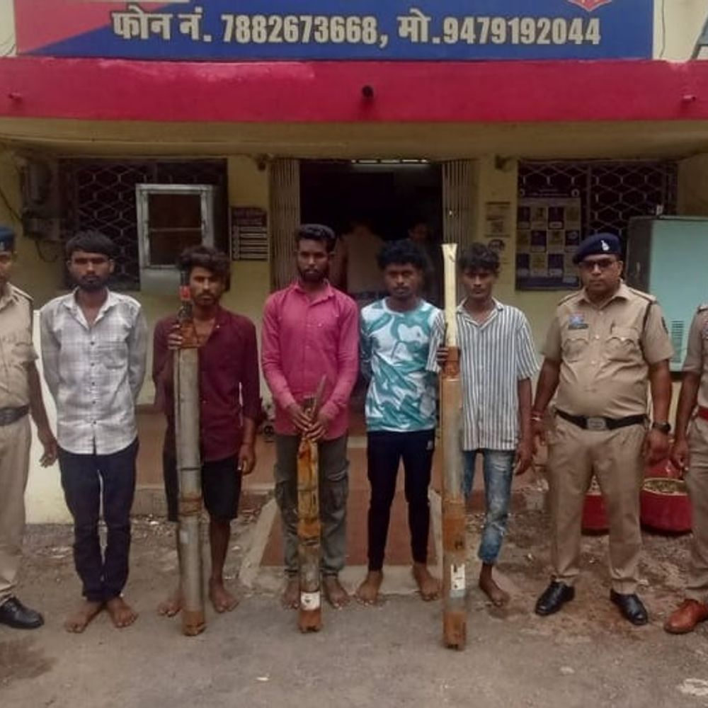 दुर्ग में चोरी के तीन मामलों का खुलासा:10 घंटे के अंदर पुलिस ने 5 युवक को किया गिरफ्तार, चोरी के तीनों मोटर पंप और केबल वायर बरामद, 37 हजार का सामान जब्त