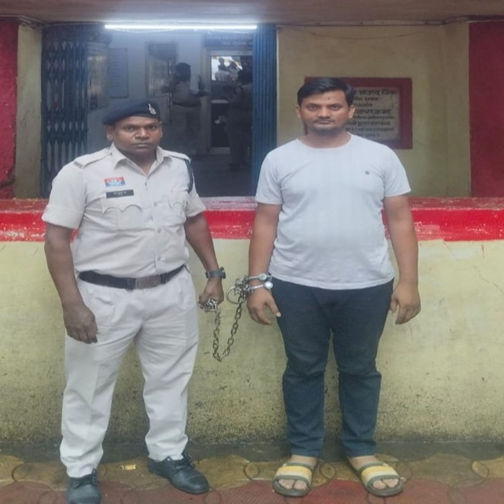 रायपुर में फर्जी दस्तावेज बनाने वाला च्वॉइस सेंटर संचालक गिरफ्तार:लेटरहेड-हस्ताक्षर का करता था दुरुपयोग, खुद पार्षद ने दबिश देकर पकड़वाया