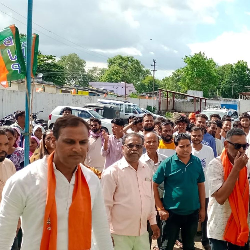 भाजपा जिला अध्यक्ष चम्पा देवी पावले के खिलाफ कार्यकर्ता:जिला स्तरीय बैठक के बाहर नारेबाजी; एल्डरमैन नियुक्ति और संगठन में मनमानी का आरोप