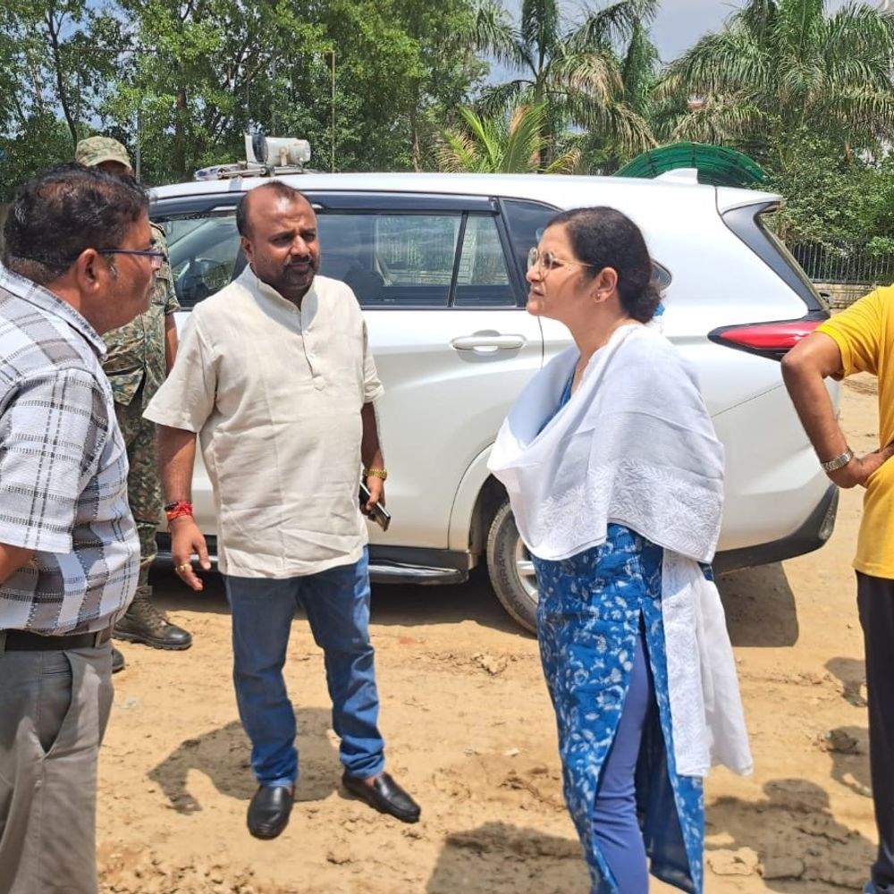 कलेक्टर ने निर्माणाधीन नेशनल हाईवे का किया निरीक्षण:निर्माण कार्य में तेजी लाने, डामरीकरण और गड्ढे भरने के दिए निर्देश