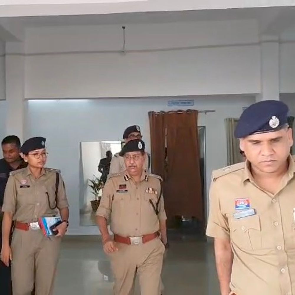 MCB दौरे पर पहुंचे डीजीपी अरुण देव गौतम:कानून-व्यवस्था और पुलिस संसाधनों की समीक्षा; पुलिस लाइन और आवासों का होगा निर्माण