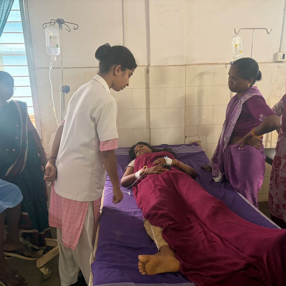 बलरामपुर में जंगली मशरूम खाने से नौ लोग बीमार:तबीयत बिगड़ने के बाद वाड्राफनगर सिविल अस्पताल में भर्ती, सभी की हालत स्थिर