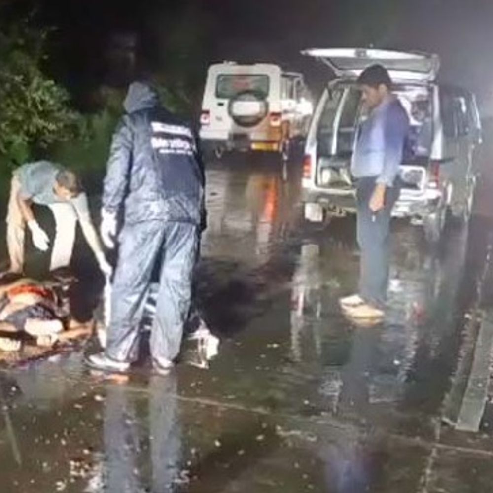 रायगढ़ में अलग-अलग सड़क हादसे में 2 लोगों की मौत:अज्ञात वाहन की ठोकर से महिला की गई जान, दूसरी घटना में अनियंत्रित होकर बाइक खेत में गिरी