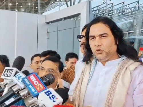 कथावाचक देवकीनंदन बोले-अयोध्या राम मंदिर के चोर बचना नहीं चाहिए:रायपुर में कहा-बिना तिलक कथा में नो-एंट्री; मंदिरों के लिए सनातन बोर्ड बनाने की मांग
