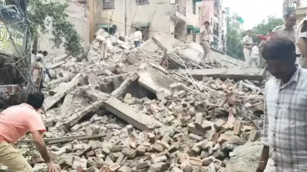 निर्माणाधीन 5 मंजिला इमारत ढही, कई लोग मलबे में दबे; रेस्क्यू जारी