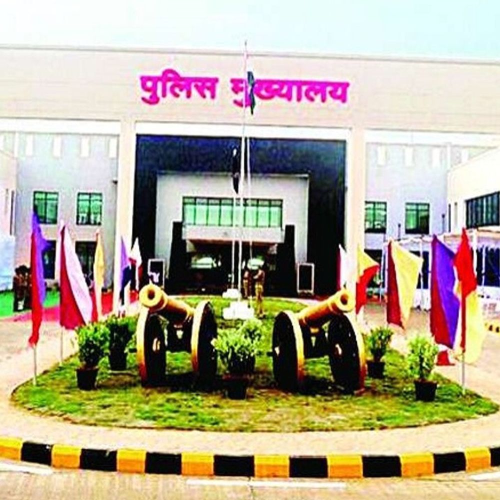 छत्तीसगढ़ में 24 IPS अधिकारियों का ट्रांसफर:अजय यादव को राजनादगांव रेंज की कमान, बालाजी-प्रशांत की मुख्यालय वापसी; मयंक गुर्जर सुकमा SP