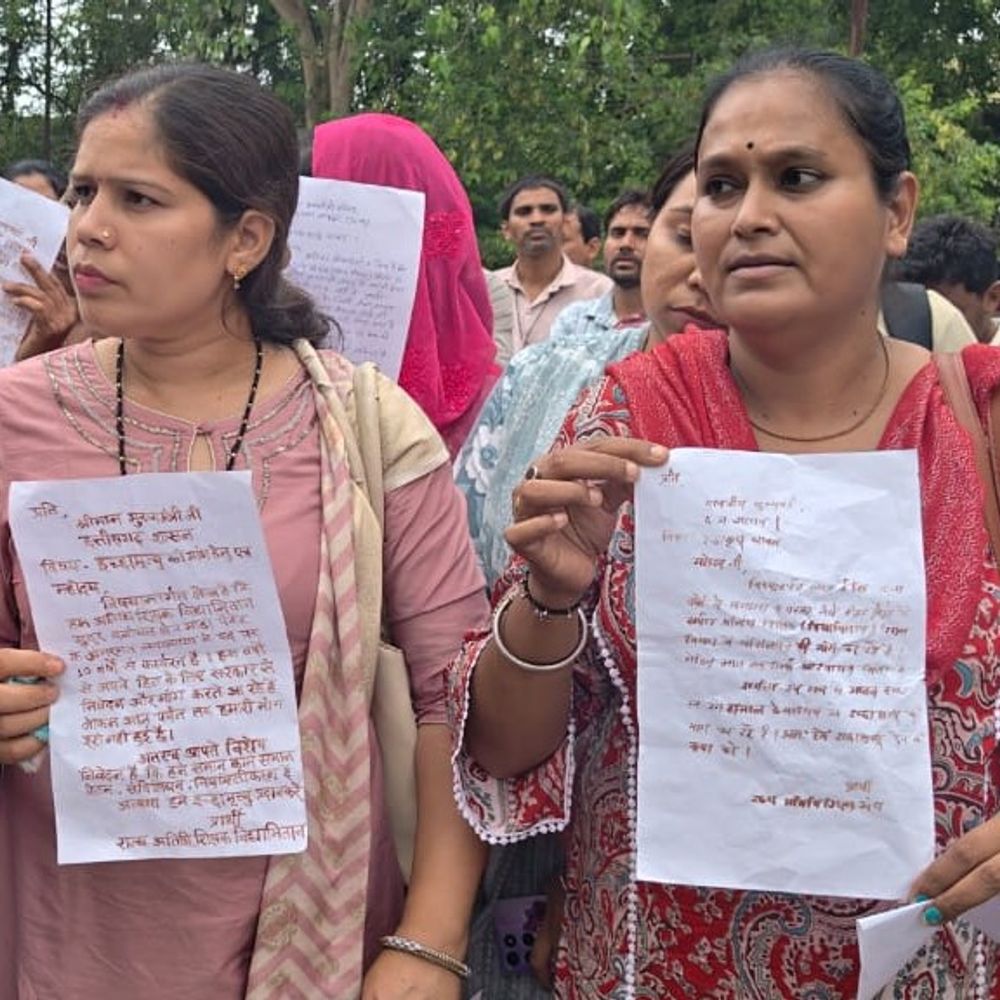 अतिथि शिक्षकों ने शिक्षा मंत्री को खून से लिखा पत्र:इच्छा मृत्यु मांगी, रोते हुए शिक्षक बोले- संविलियन नहीं तो मौत ही सही; आंदोलन के 9वें दिन भी कैबिनेट से नहीं हुआ फैसला